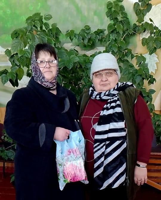 В Илюшкинском клубе поздравили маму участника СВО.