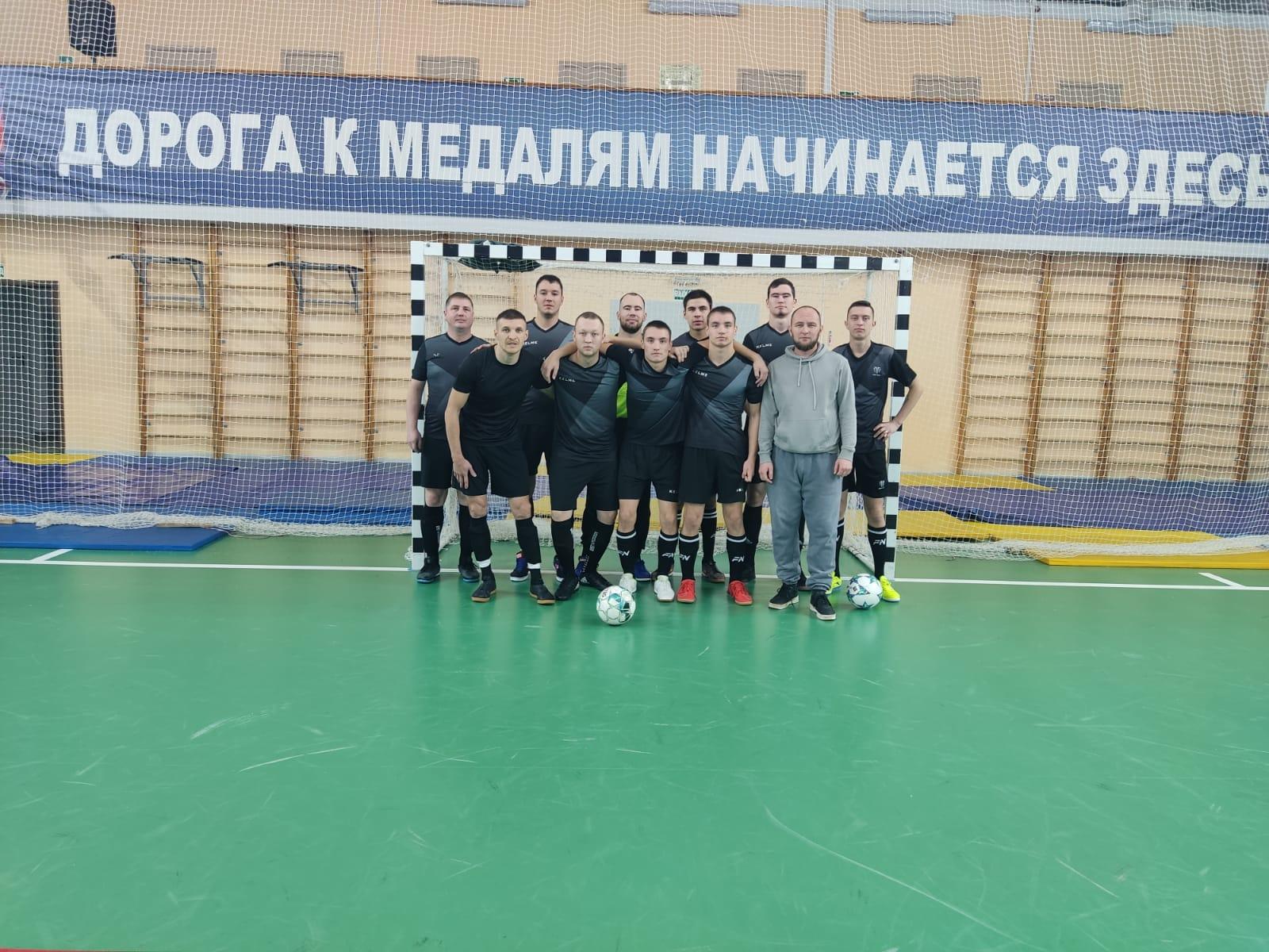 Команда Павловского района участвует в турнире по мини-футболу.