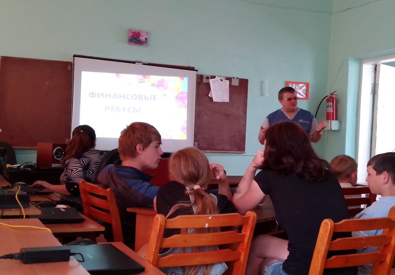 Акции «Финансовая грамотность в муниципалитетах развитие финансовой грамотности и налоговой культуры в муниципальных образованиях Ульяновской области» были организованы мероприятия школьников и студентов.