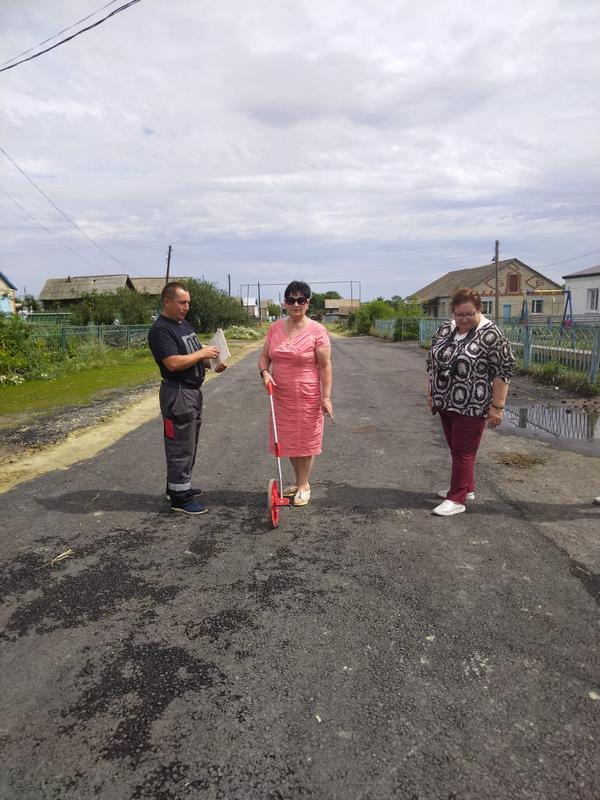 Общественники проверили отремонтированные дороги в селе Татарский Шмалак