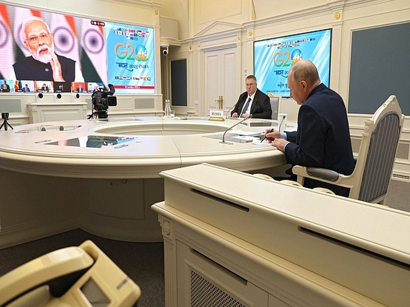Глава Российского государства в режиме видеоконференции принял участие во внеочередном саммите «Группы двадцати»..
