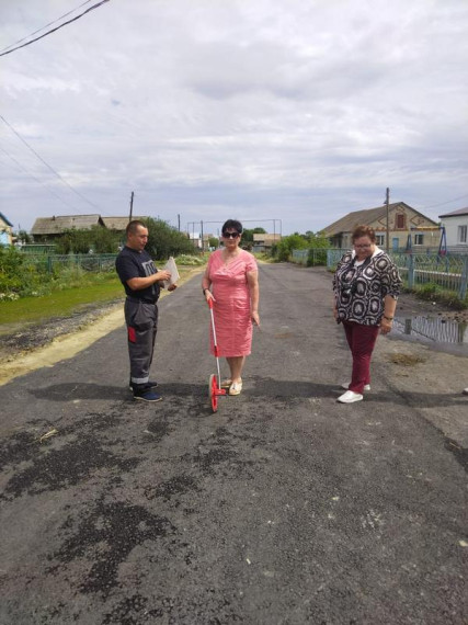 Общественники проверили отремонтированные дороги в селе Татарский Шмалак.
