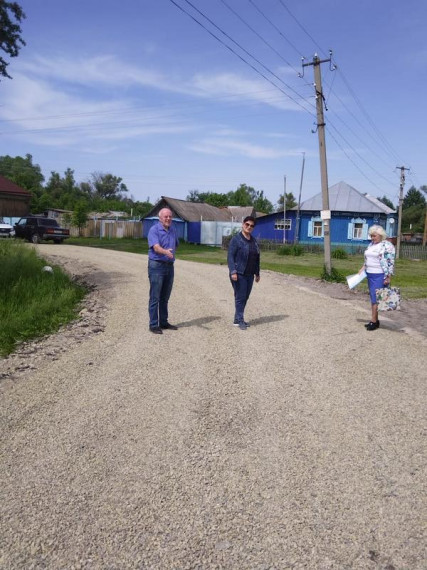 Общественники проверили качество ремонта дороги в п. Гремучий, ул. Луговая.