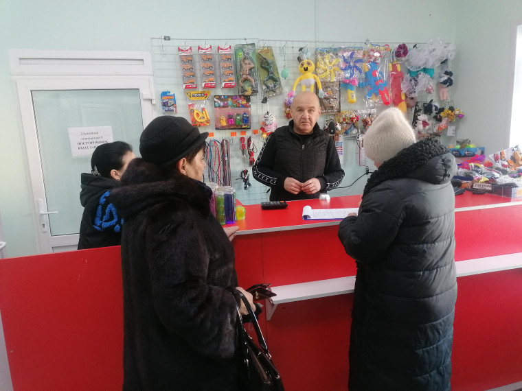 В Павловке провели мониторинг торговых объектов на факт установления неформальной занятости.
