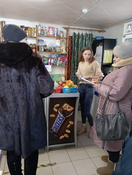 В Павловке провели мониторинг и проверку торговых объектов.