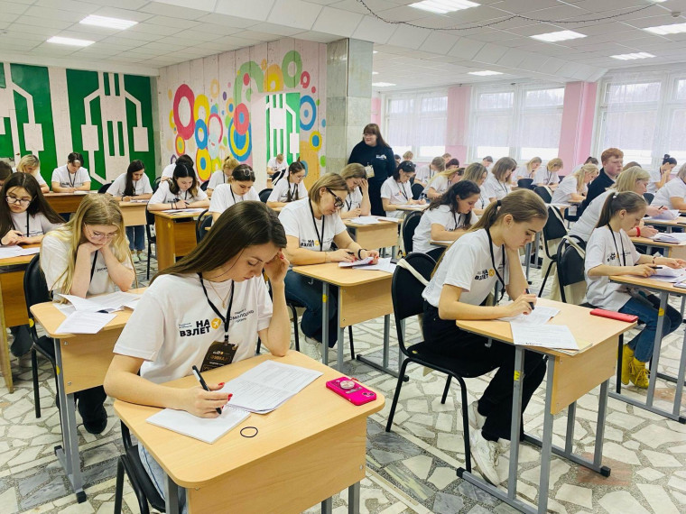 Школьники Павловского района приняли участие в конкурсе наставничества &quot;На Взлёт&quot;.