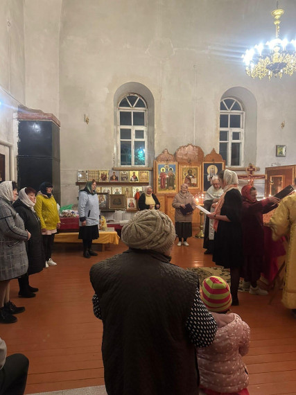 Православная Церковь отмечает Пасху Господню.