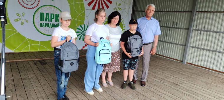 В Павловке прошла акция «Помоги собраться в школу».